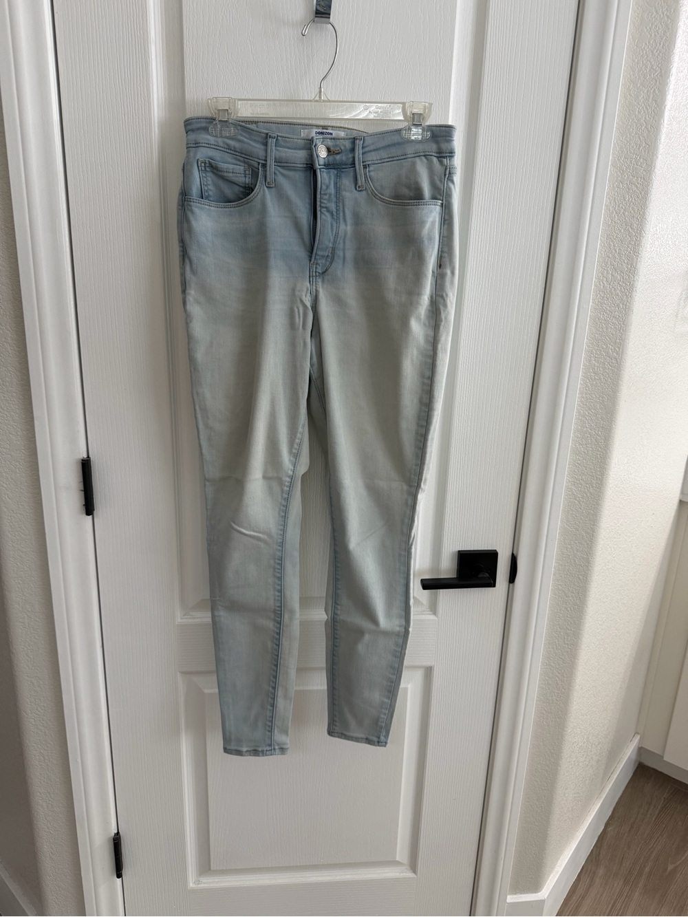 Women’s Light Wash Denizen by Levi size 30 Jeans